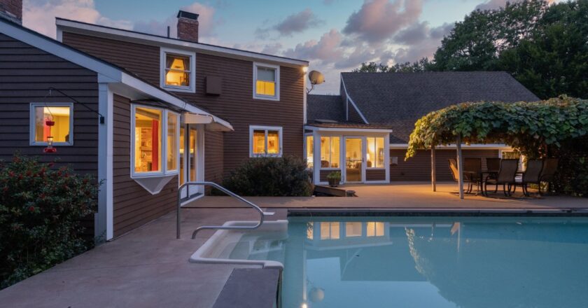 Options d’habillage discret pour votre piscine tubulaire