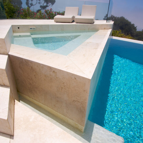Les tendances actuelles des piscines sur mesure selon les piscinistes à Angers