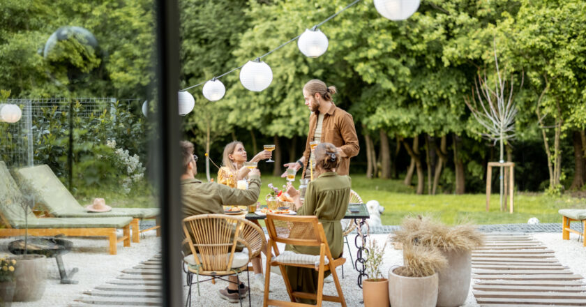 Éloigner les moustiques de sa terrasse en été