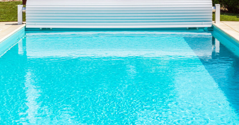 Remplacer un moteur de volet de piscine : quand, comment et à quel prix ?