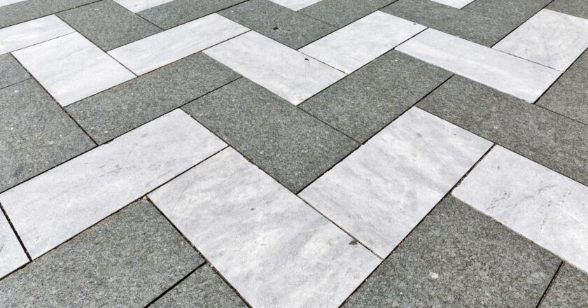 Terrasses, allées, escaliers : le béton décoratif comme alternative aux matériaux classiques