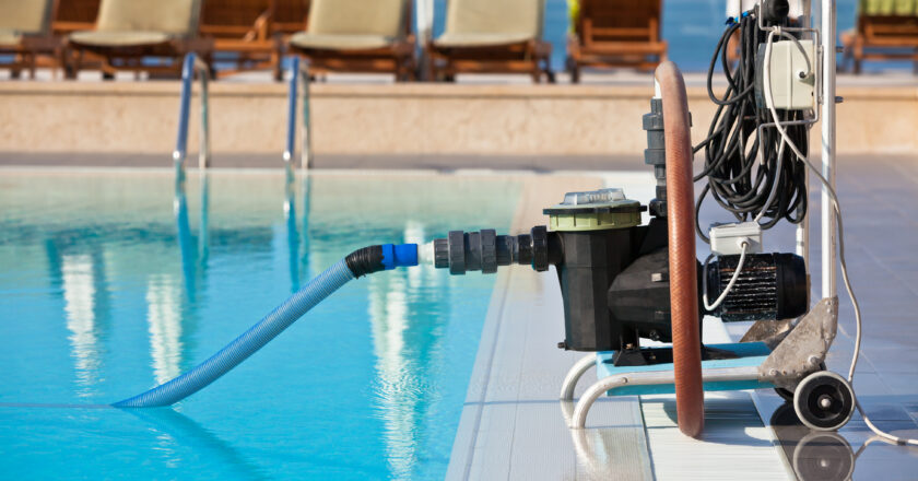 Comment choisir le bon aspirateur de piscine manuel selon vos besoins ?