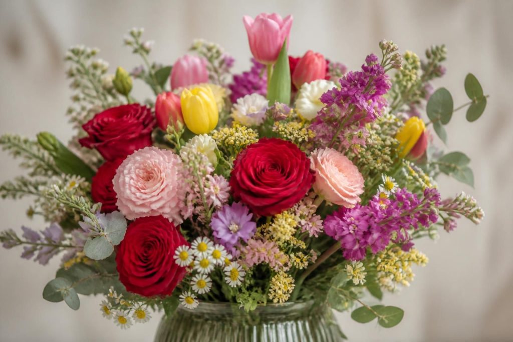 découvrez comment créer une composition de bouquet harmonieuse en associant formes et couleurs pour sublimer vos arrangements floraux.